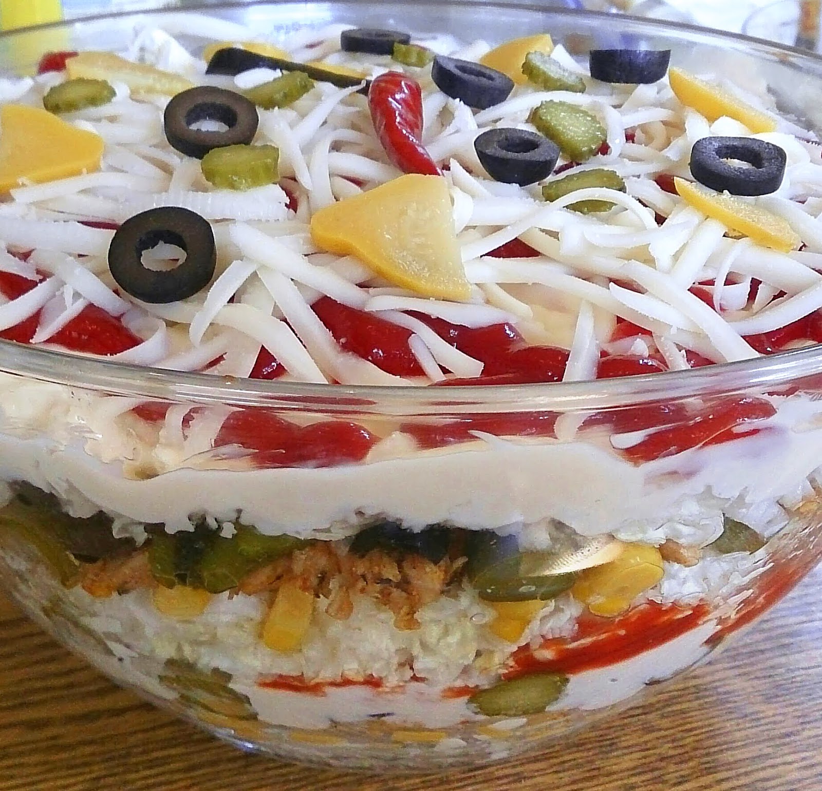 Салат с куриной грудкой слоями